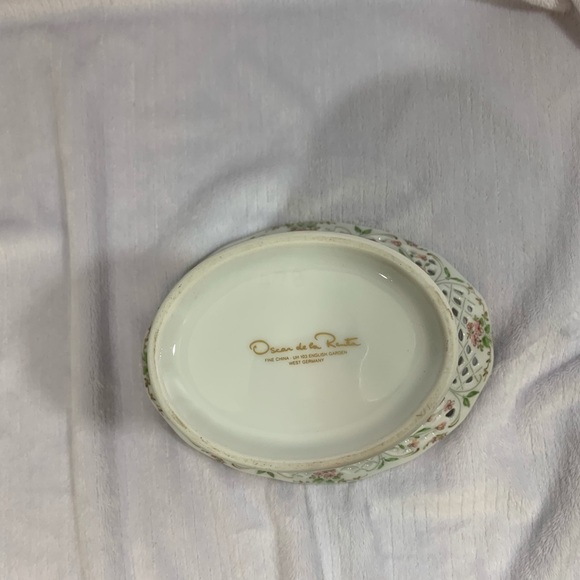 OSCAR DE LA RENTA ENGLISH GARDEN VASE - Picture 9 of 15